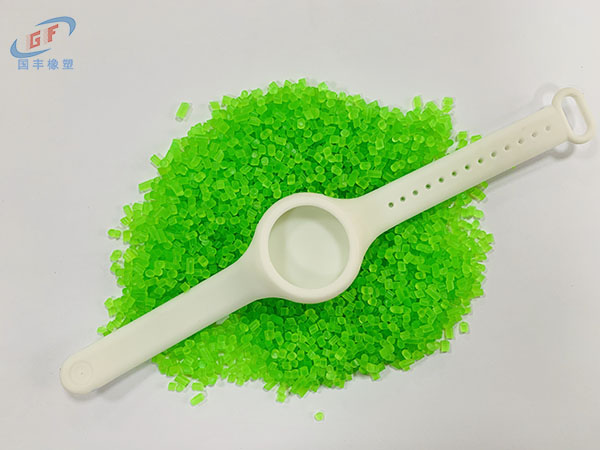 金華國(guó)豐TPE材料應(yīng)用于日用品環(huán)保TPE防蚊手環(huán)
